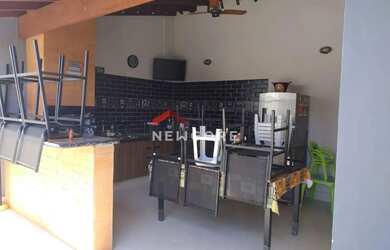 Imagem: A casa possui 3 Dormitórios, 4 Banheiros, 2 Vagas na garagem