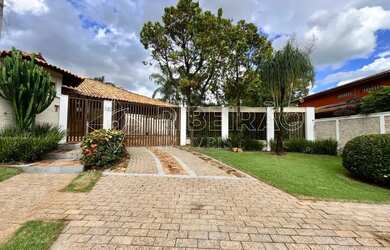 Imagem: A casa em condomínio possui 4 Dormitórios, 5 Banheiros, 4