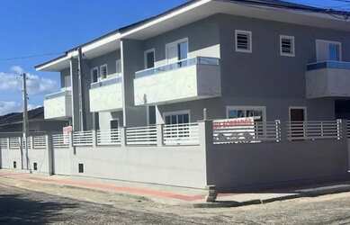 Imagem: A casa à venda possui 2 Dormitórios, 2 Banheiros, 1 Vaga na