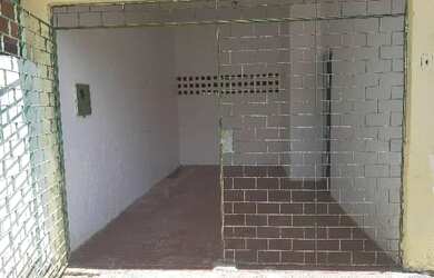 Imagem: A casa possui 3 Dormitórios, 1 Banheiro e 1 Vaga na garagem