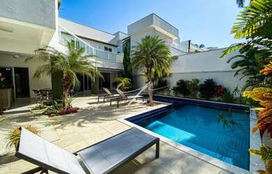 Imagem: A casa em condomínio possui 3 Dormitórios, 4 Banheiros, 4