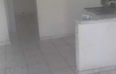 Imagem: A casa possui 1 Dormitório, 1 Banheiro e está localizado