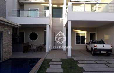 Imagem: A casa possui 4 Dormitórios, 5 Banheiros, 4 Vagas na garagem