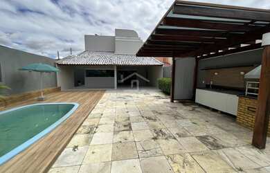 Imagem: A casa possui 4 Dormitórios, 5 Banheiros, 5 Vagas na garagem