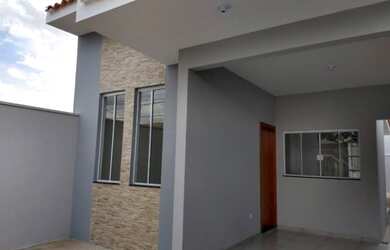 Imagem: A casa possui 2 Dormitórios, 1 Banheiro, 1 Vaga na garagem