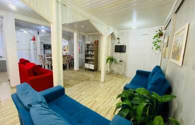 Imagem: A casa possui 4 Dormitórios, 3 Banheiros, 2 Vagas na garagem