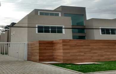 Imagem: A casa possui 3 Dormitórios, 3 Banheiros, 2 Vagas na garagem