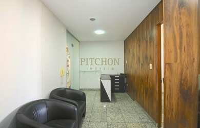 Imagem: O depósito possui 5 Vagas na garagem, 111m² de Área e está