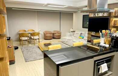 Imagem: O studio possui 2 Dormitórios, 2 Banheiros, 1 Vaga na garagem