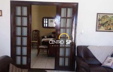 Imagem: A casa possui 3 Dormitórios, 3 Banheiros, 2 Vagas na garagem