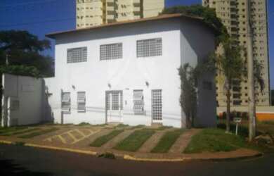 Imagem: O depósito possui 3 Vagas na garagem, 273m² de Área e está