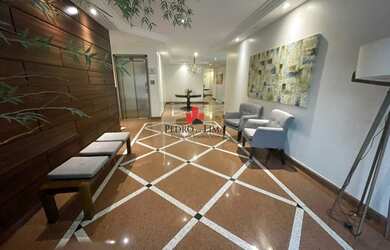 Imagem: O apartamento possui 3 Dormitórios, 1 Banheiro, 2 Vagas na