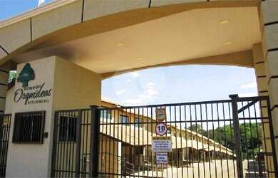 Imagem: A casa possui 3 Dormitórios, 4 Banheiros, 2 Vagas na garagem