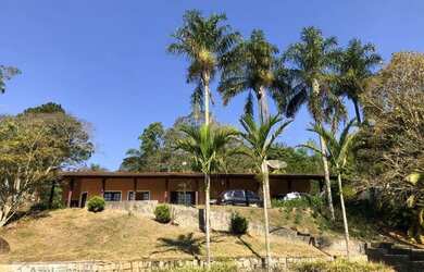 Imagem: A casa em condomínio possui 4 Dormitórios, 2 Banheiros, 5