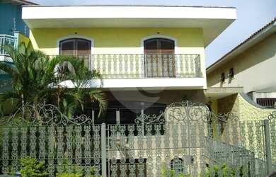 Imagem: A casa possui 5 Dormitórios, 5 Banheiros, 5 Vagas na garagem