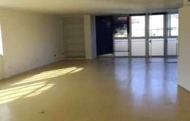 Imagem: O depósito possui 1 Vaga na garagem, 121m² de Área e está