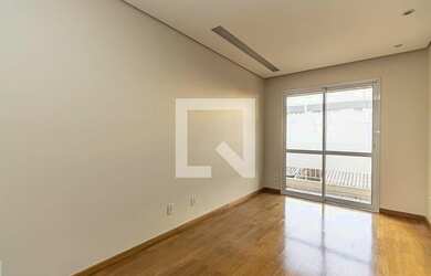 Imagem: O apartamento possui 3 Dormitórios, 1 Banheiro, 1 Vaga na garagem