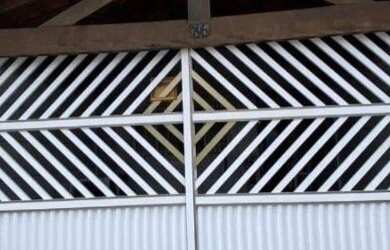 Imagem: A casa possui 2 Dormitórios, 1 Banheiro, 2 Vagas na garagem