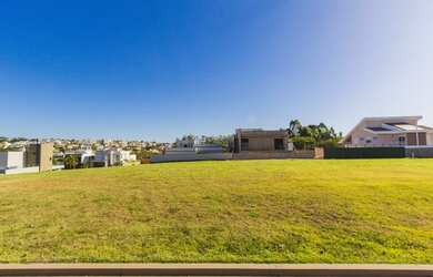 Imagem: O terreno possui 610m² de Área e está localizado em Alphaville