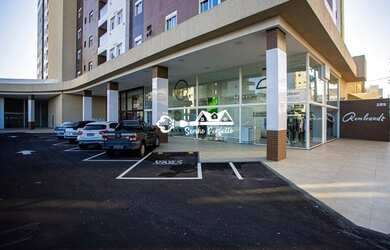 Imagem: O apartamento possui 3 Dormitórios, 1 Banheiro, 2 Vagas na