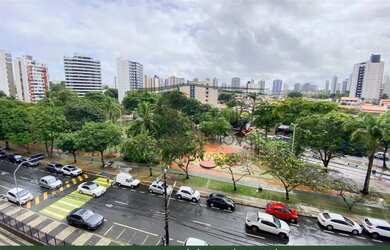 Imagem 1: 3/4 nascente na Praça Ana Lucia Magalhães