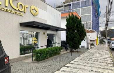 Imagem: A casa possui 1 Dormitório, 5 Banheiros, 5 Vagas na garagem