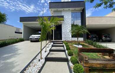 Imagem: A casa em condomínio possui 3 Dormitórios, 2 Banheiros, 4