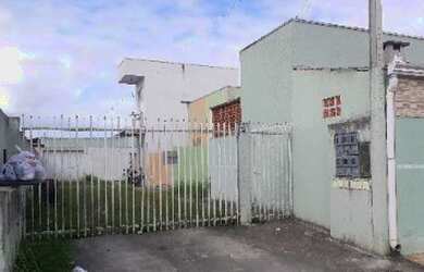 Imagem: A casa possui 2 Dormitórios, 1 Banheiro, 1 Vaga na garagem