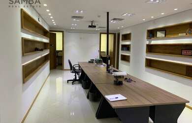 Imagem: O depósito possui 5 Vagas na garagem, 203m² de Área e está