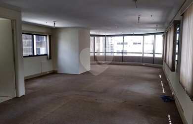 Imagem: O depósito possui 2 Vagas na garagem, 75m² de Área e está