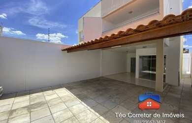 Imagem: A casa possui 3 Dormitórios, 3 Banheiros, 2 Vagas na garagem