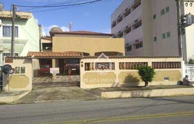 Imagem: A casa possui 3 Dormitórios, 2 Banheiros, 3 Vagas na garagem