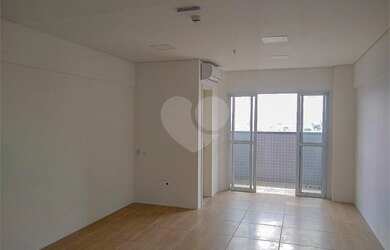 Imagem: O depósito possui 1 Vaga na garagem, 43m² de Área e está