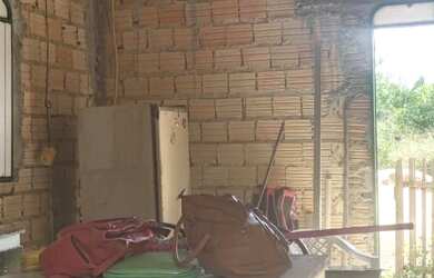 Imagem: A casa possui 1 Dormitório, 1 Banheiro, 2 Vagas na garagem