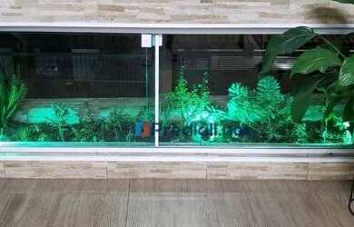 Imagem: A casa possui 2 Dormitórios, 4 Banheiros, 2 Vagas na garagem