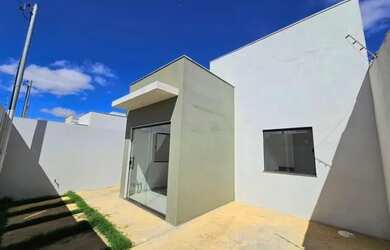 Imagem: A casa possui 2 Dormitórios, 1 Banheiro, 1 Vaga na garagem