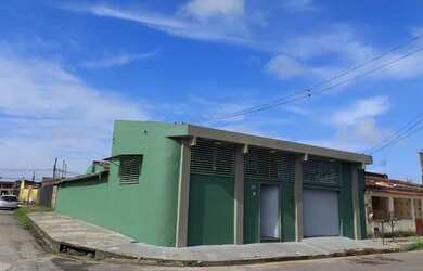 Imagem: A casa possui 3 Dormitórios, 2 Banheiros, 3 Vagas na garagem