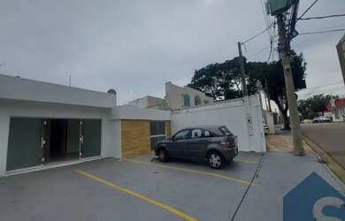 Imagem: A casa possui 5 Banheiros, 5 Vagas na garagem, 360m² de Área