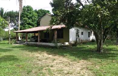 Imagem: A chácara possui 2.350m² de Área, Churrasqueira e está