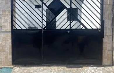 Imagem: A casa possui 1 Dormitório, 1 Banheiro, 1 Vaga na garagem