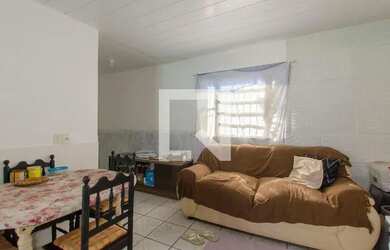 Imagem: A casa possui 2 Dormitórios, 1 Banheiro, 4 Vagas na garagem