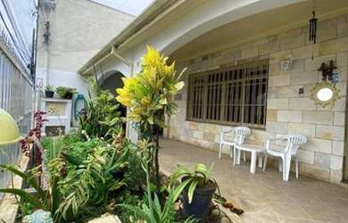 Imagem: A casa possui 4 Dormitórios, 4 Banheiros, 1 Vaga na garagem