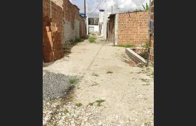 Imagem: A casa possui 2 Dormitórios, 2 Banheiros e está localizado