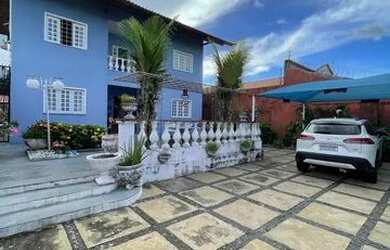 Imagem: A casa possui 4 Dormitórios, 4 Banheiros, 5 Vagas na garagem