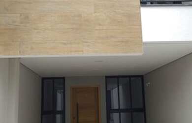 Imagem: A casa possui 3 Dormitórios, 4 Banheiros, 2 Vagas na garagem