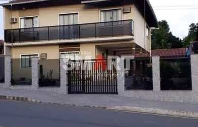 Imagem: A casa à venda possui 5 Dormitórios, 2 Banheiros, 5 Vagas