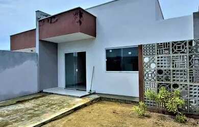 Imagem: A casa possui 2 Dormitórios, 2 Banheiros, 2 Vagas na garagem