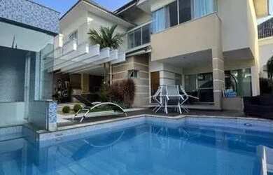 Imagem: A casa em condomínio possui 4 Dormitórios, 5 Banheiros, 4