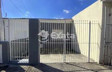 Imagem: A casa possui 1 Dormitório, 1 Banheiro, 1 Vaga na garagem