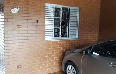 Imagem: A casa possui 3 Dormitórios, 1 Banheiro e está localizado